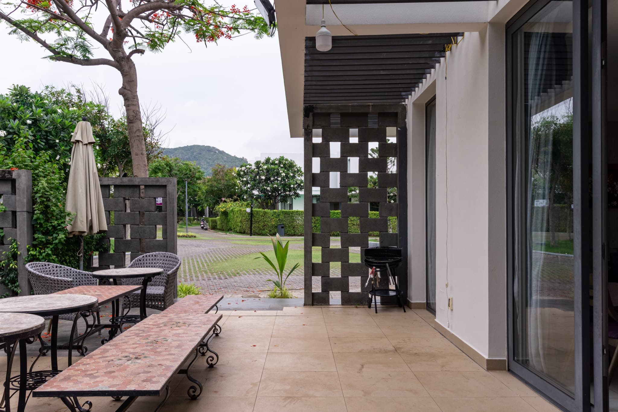 Garden seating in the courtyard